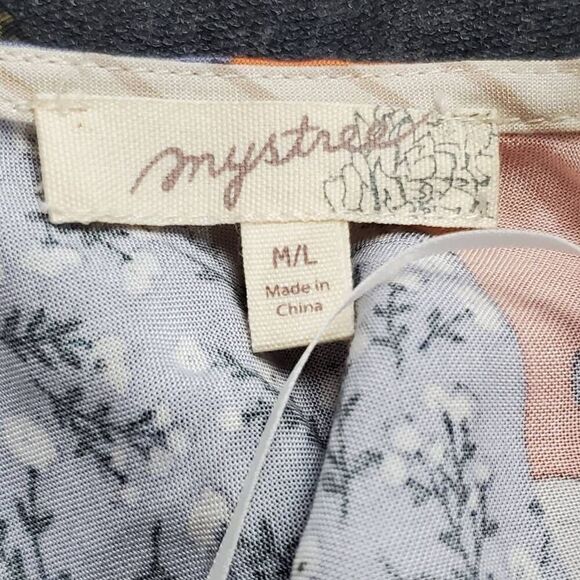 Mystree Medium/Large Floral Open Front Cover Top - Picture 8 of 9